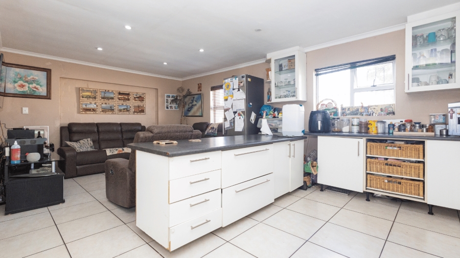 3 Bedroom Property for Sale in Peerless Park North Western Cape